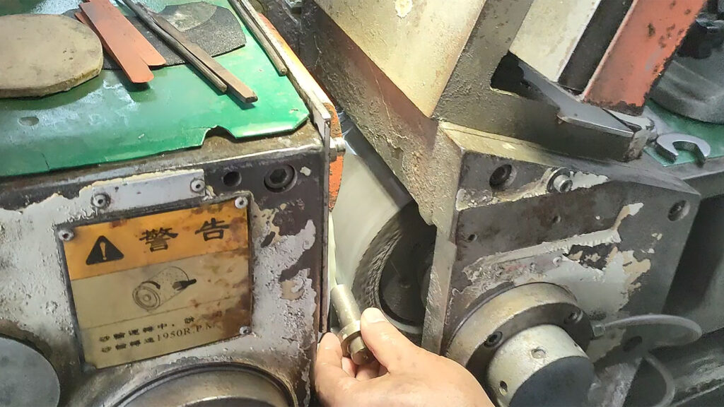 Service de meulage sans centre CNC de haute précision