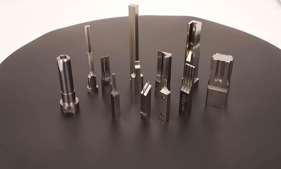 Usinage haute tolérance pour les composants de matrices d'emboutissage